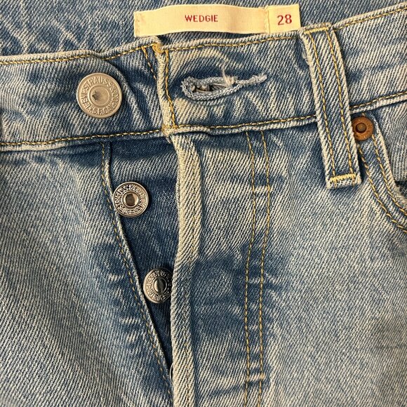 Levi's Wedgie Icon Fit Jeans | Size 28 - Picture 8 of 10